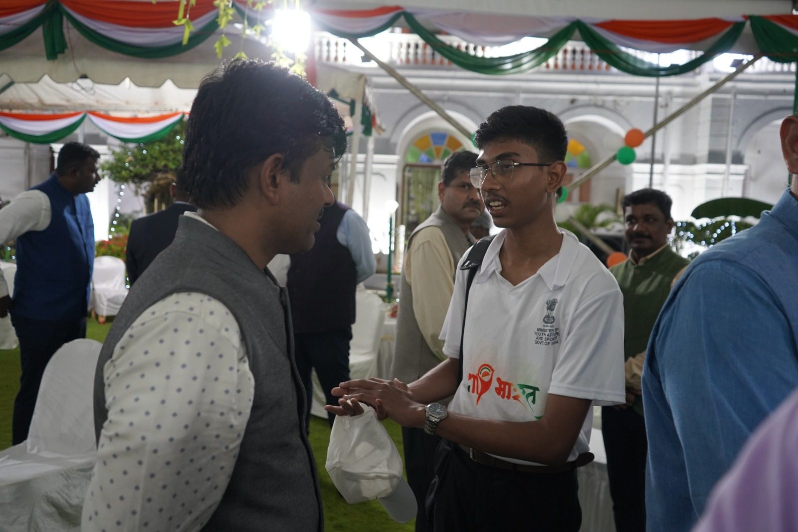 Saatvik Karthikeyan with Shri R. Kesavan, IAS
